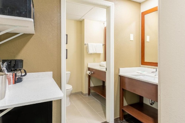 Aspire Hotel and Suites image 14