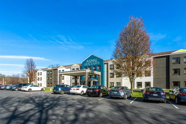 Aspire Hotel and Suites image 4